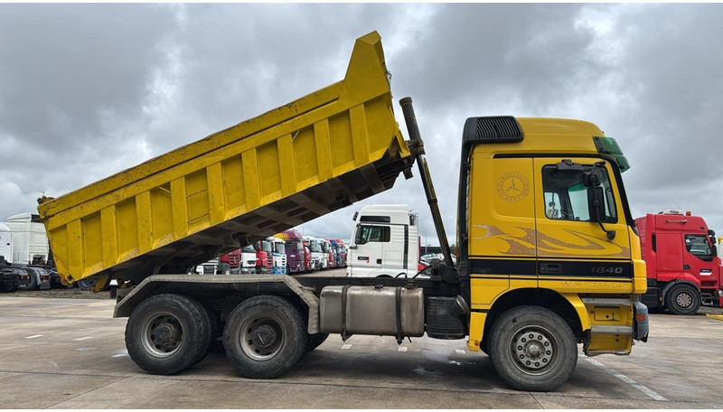Mercedes-Benz ACTROS 2640 (EPS / LAMES / GRAND PONT / 6X4 / 3 PEDALES) - Caminhão basculante: foto 3 Mercedes-Benz ACTROS 2640 (EPS / LAMES / GRAND PONT / 6X4 / 3 PEDALES) - Caminhão basculante: foto 3