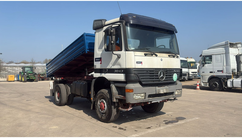 Mercedes-Benz Actros 1843 (4X4 / EPS / GRAND PONT / LAMES / V6 / 2 PONTS) - Caminhão basculante: foto 2 Mercedes-Benz Actros 1843 (4X4 / EPS / GRAND PONT / LAMES / V6 / 2 PONTS) - Caminhão basculante: foto 2