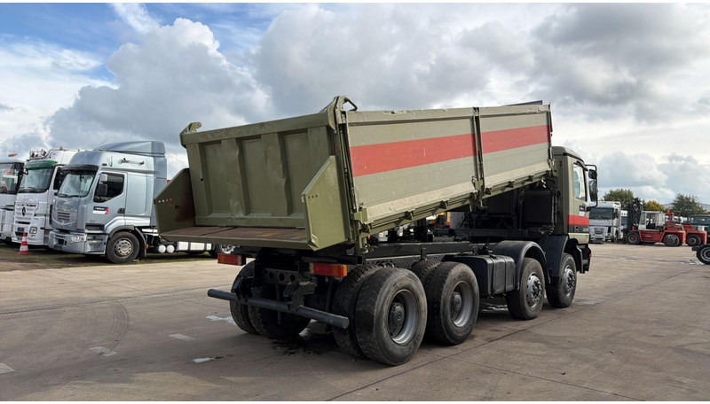 Mercedes-Benz Actros 3235 (EPS / LAMES / GRAND PONT / STEEL SUSP. / 3 PEDALES / MP1) - Caminhão basculante: foto 4 Mercedes-Benz Actros 3235 (EPS / LAMES / GRAND PONT / STEEL SUSP. / 3 PEDALES / MP1) - Caminhão basculante: foto 4