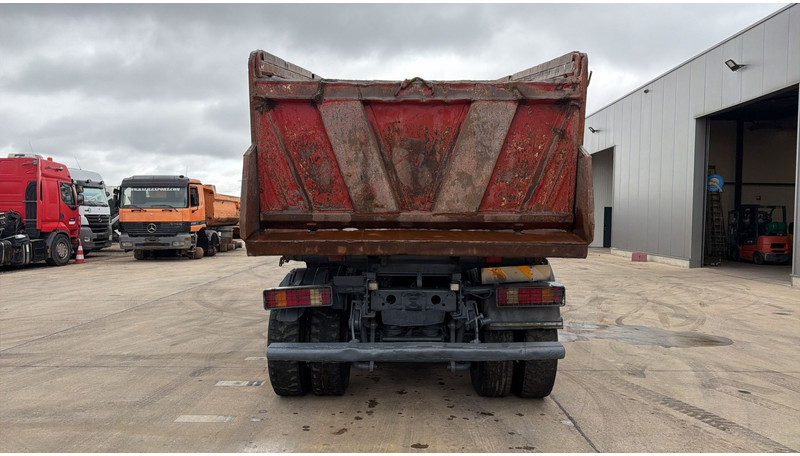 Mercedes-Benz Actros 4143 (GRAND PONT / BOITE MANUELLE / LAMES / 8X4 / STEEL SUSP.) - Caminhão basculante: foto 5 Mercedes-Benz Actros 4143 (GRAND PONT / BOITE MANUELLE / LAMES / 8X4 / STEEL SUSP.) - Caminhão basculante: foto 5