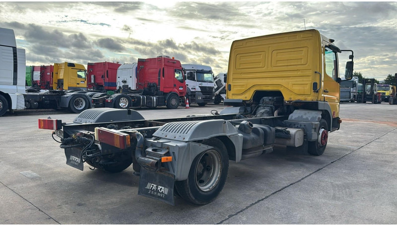 Mercedes-Benz Atego 815 (BOITE MANUELLE / MANUAL GEARBOX) - Caminhão chassi: foto 4 Mercedes-Benz Atego 815 (BOITE MANUELLE / MANUAL GEARBOX) - Caminhão chassi: foto 4