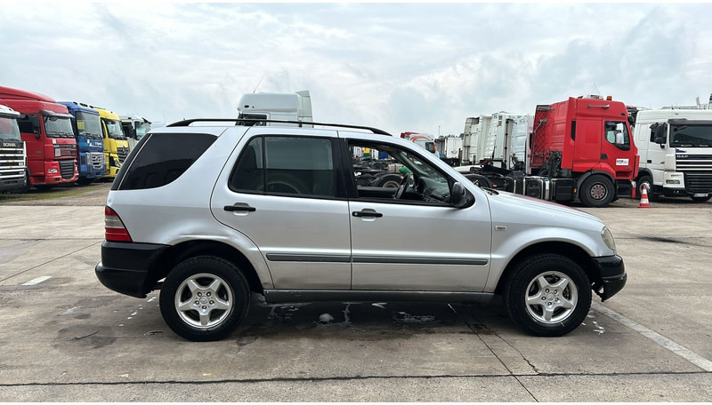 Mercedes-Benz M-Klasse ML 270 CDI - SUV: foto 4 Mercedes-Benz M-Klasse ML 270 CDI - SUV: foto 4