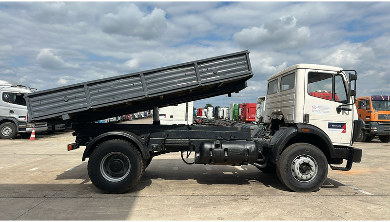Mercedes-Benz SK 1722 (LAMES / GRAND PONT / V6 / BOITE MANUELLE / POMPE MANUELLE) - Caminhão basculante: foto 4 Mercedes-Benz SK 1722 (LAMES / GRAND PONT / V6 / BOITE MANUELLE / POMPE MANUELLE) - Caminhão basculante: foto 4