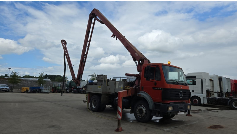 Mercedes-Benz SK 1824 (V6 / LAMES / GRAND PONT / PUTZMEISTER 24M/ JOYSTICK / RADIO) - Autobomba de betão: foto 3 Mercedes-Benz SK 1824 (V6 / LAMES / GRAND PONT / PUTZMEISTER 24M/ JOYSTICK / RADIO) - Autobomba de betão: foto 3