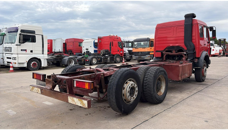 Mercedes-Benz SK 2233 (GRAND PONT / V8 AVEC 2X TURBO / BIG AXLE) - Caminhão chassi: foto 4 Mercedes-Benz SK 2233 (GRAND PONT / V8 AVEC 2X TURBO / BIG AXLE) - Caminhão chassi: foto 4