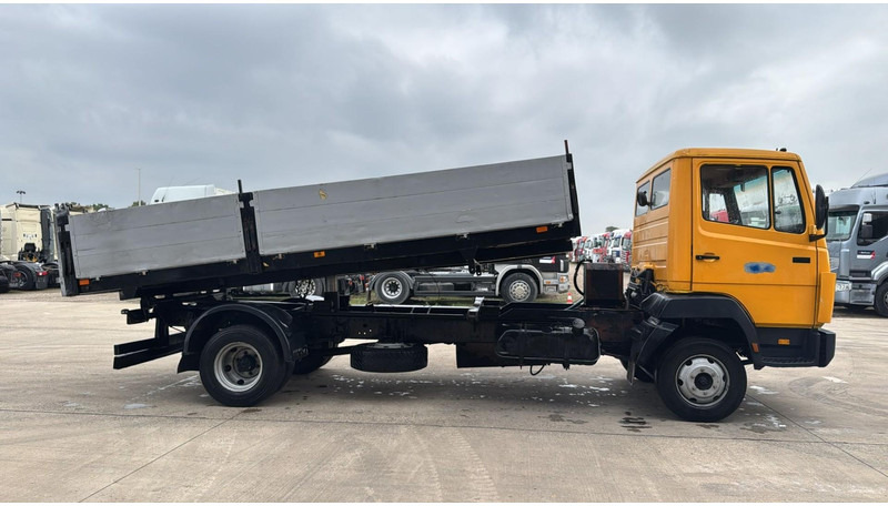 Mercedes-Benz SK 814 (MANUAL PUMP / POMPE MANUELLE / LAMES) - Caminhão basculante: foto 3 Mercedes-Benz SK 814 (MANUAL PUMP / POMPE MANUELLE / LAMES) - Caminhão basculante: foto 3