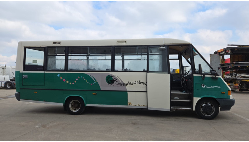 Mercedes-Benz Vario 614 (BELGIAN BUS / 34 SEATS / MANUAL PUMP / LAMES / STEEL SUSP.) - Ônibus urbano: foto 4 Mercedes-Benz Vario 614 (BELGIAN BUS / 34 SEATS / MANUAL PUMP / LAMES / STEEL SUSP.) - Ônibus urbano: foto 4
