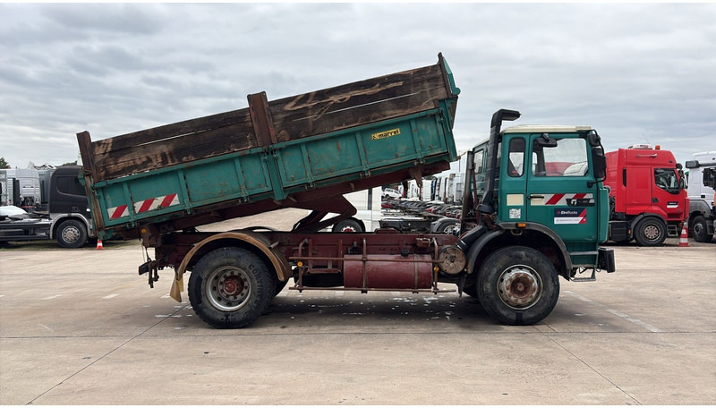Renault G 300 Manager (LAMES / STEEL SUSP. / GRAND PONT / POMPE MANUELLE) - Semireboque basculante: foto 4 Renault G 300 Manager (LAMES / STEEL SUSP. / GRAND PONT / POMPE MANUELLE) - Semireboque basculante: foto 4