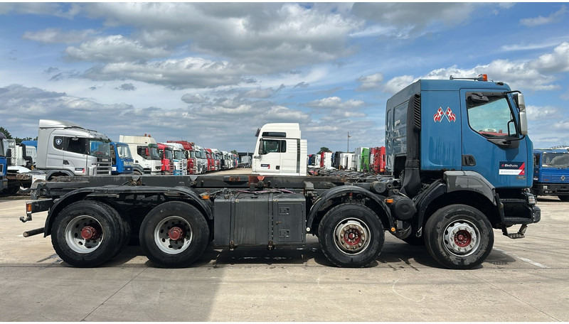 Renault KERAX 420 (8X4 / GRAND PONT / LAMES / BOITE MANUELLE / BONNE ETAT) - Caminhão chassi: foto 4 Renault KERAX 420 (8X4 / GRAND PONT / LAMES / BOITE MANUELLE / BONNE ETAT) - Caminhão chassi: foto 4