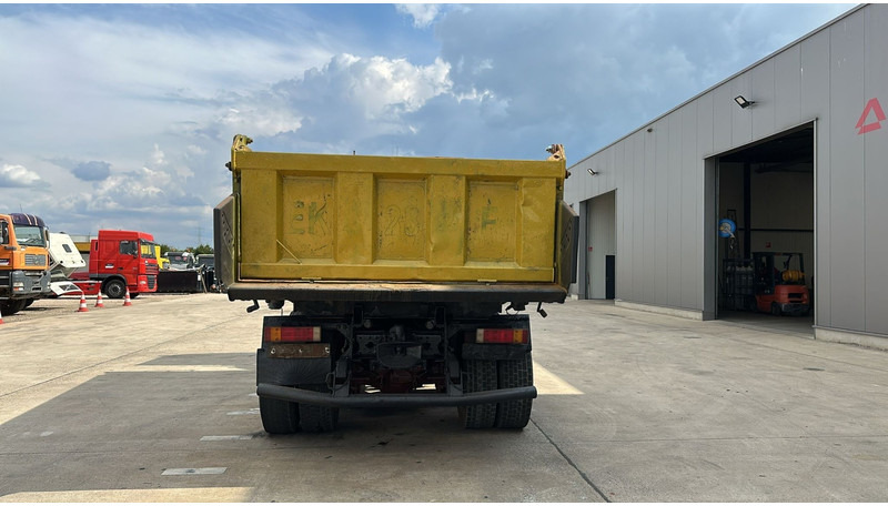 Renault Kerax 385 (POMPE MANUELLE / MANUAL PUMP / 6X4 / LAMES / GRAND PONT) - Caminhão basculante: foto 5 Renault Kerax 385 (POMPE MANUELLE / MANUAL PUMP / 6X4 / LAMES / GRAND PONT) - Caminhão basculante: foto 5