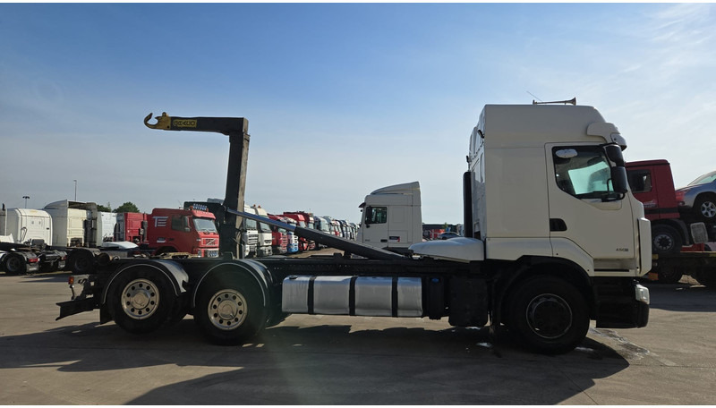 Renault Premium 450 DXI (BOITE MANUELLE / MANUAL GEARBOX / 6X2 / LAMES DEVANT) - Caminhão chassi: foto 4 Renault Premium 450 DXI (BOITE MANUELLE / MANUAL GEARBOX / 6X2 / LAMES DEVANT) - Caminhão chassi: foto 4