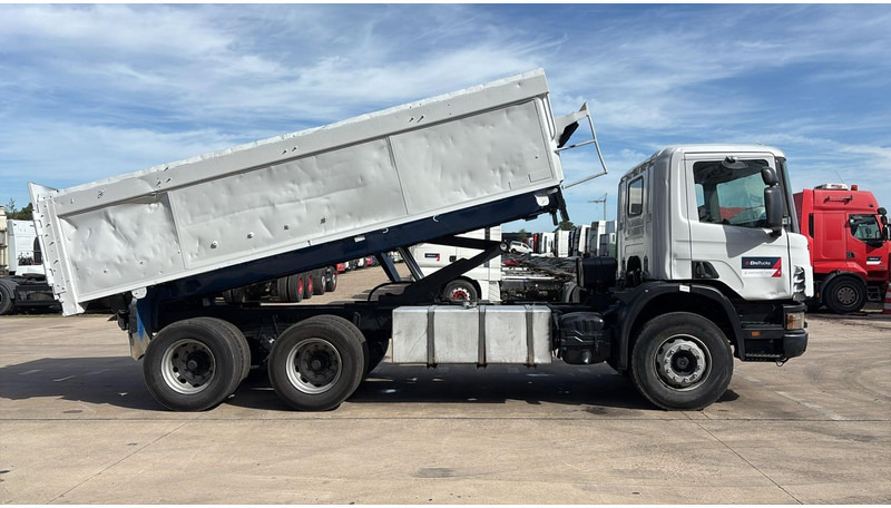 Scania 94 - 260 (BOITE MANUELLE / LAMES / STEEL SUSP. / 6X4 / MANUAL GEARBOX) - Caminhão basculante: foto 3 Scania 94 - 260 (BOITE MANUELLE / LAMES / STEEL SUSP. / 6X4 / MANUAL GEARBOX) - Caminhão basculante: foto 3