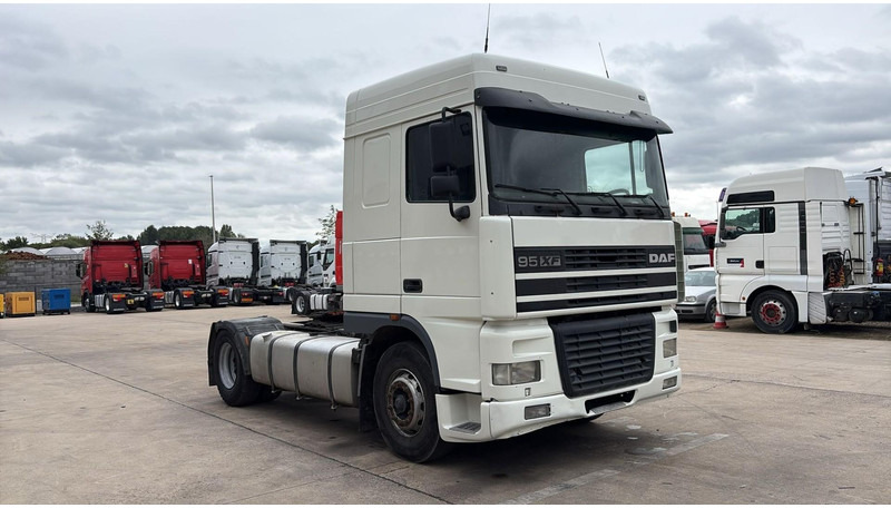 DAF 95 XF 430 (EURO 3 / BOITE MANUELLE / MANUAL GEARBOX) - Tractor: foto 3 DAF 95 XF 430 (EURO 3 / BOITE MANUELLE / MANUAL GEARBOX) - Tractor: foto 3