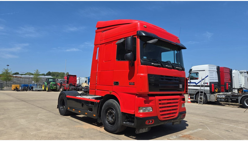DAF XF 105.410 (BOITE MANUELLE / SUPER PROPRE !!! / TRES BONNE ETAT / AIRCO / MANUAL GEARBOX) - Tractor: foto 3 DAF XF 105.410 (BOITE MANUELLE / SUPER PROPRE !!! / TRES BONNE ETAT / AIRCO / MANUAL GEARBOX) - Tractor: foto 3