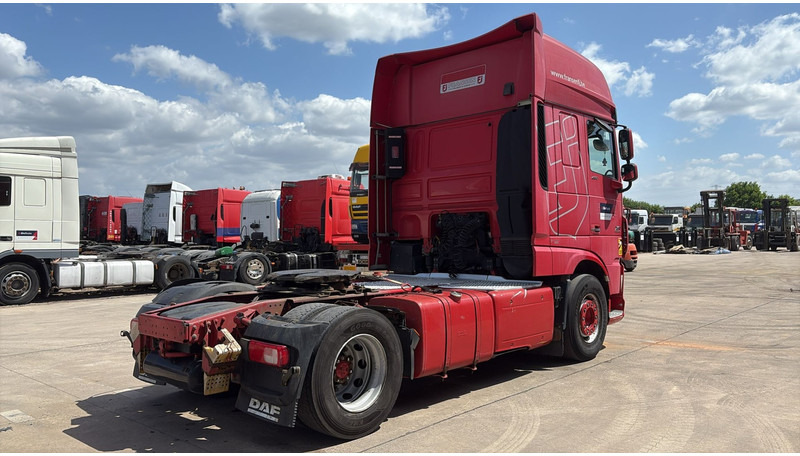 DAF XF 460 (BELGIAN TRUCK / RETARDER / EURO 6 / STANDKLIMA / 2 TANKS / FULL SPOILERS) - Tractor: foto 5 DAF XF 460 (BELGIAN TRUCK / RETARDER / EURO 6 / STANDKLIMA / 2 TANKS / FULL SPOILERS) - Tractor: foto 5