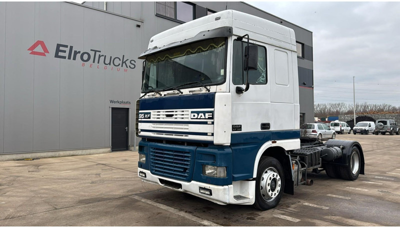 DAF XF 95.380 (EURO 2 / MANUAL GEARBOX / BOITE MANUELLE / TRES PROPRE / CLEAN TRUCK) - Tractor: foto 1 DAF XF 95.380 (EURO 2 / MANUAL GEARBOX / BOITE MANUELLE / TRES PROPRE / CLEAN TRUCK) - Tractor: foto 1