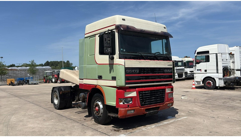 DAF XF 95.430 (EURO 3 / BOITE MANUELLE / MANUAL GEARBOX) - Tractor: foto 3 DAF XF 95.430 (EURO 3 / BOITE MANUELLE / MANUAL GEARBOX) - Tractor: foto 3