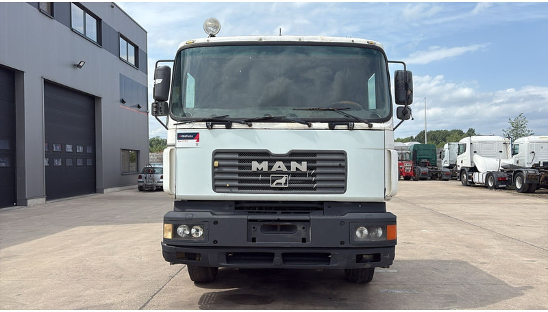 MAN 25.403 (6X2 / 6 CYLINDER / EURO 2 / MANUAL GEARBOX / 8 TYRES) - Tractor: foto 5 MAN 25.403 (6X2 / 6 CYLINDER / EURO 2 / MANUAL GEARBOX / 8 TYRES) - Tractor: foto 5