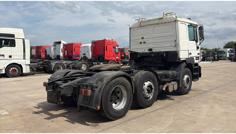 MAN 25.403 (6X2 / 6 CYLINDER / EURO 2 / MANUAL GEARBOX / 8 TYRES) - Tractor: foto 4 MAN 25.403 (6X2 / 6 CYLINDER / EURO 2 / MANUAL GEARBOX / 8 TYRES) - Tractor: foto 4