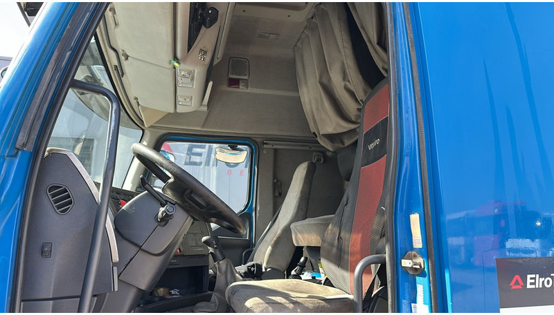 Fotografia de interior 1: Tractor Renault Premium 450 DXI (BOITE MANUELLE / MANUAL GEARBOX)