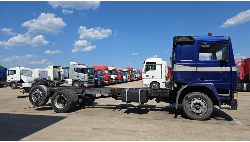 Volvo F 12 - 360 (FULL STEEL SUSPENSION / MANUAL PUMP / SUSP. LAMES / 6X2) - Caminhão chassi: foto 4 Volvo F 12 - 360 (FULL STEEL SUSPENSION / MANUAL PUMP / SUSP. LAMES / 6X2) - Caminhão chassi: foto 4
