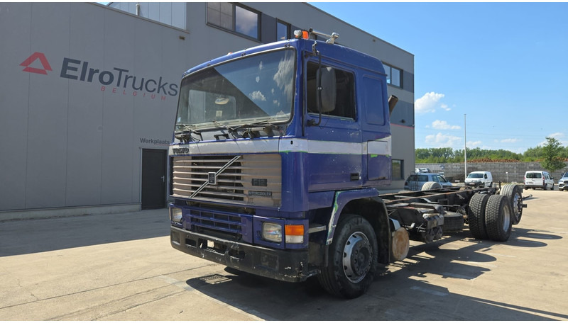 Volvo F 12 - 360 (FULL STEEL SUSPENSION / MANUAL PUMP / SUSP. LAMES / 6X2) - Caminhão chassi: foto 1 Volvo F 12 - 360 (FULL STEEL SUSPENSION / MANUAL PUMP / SUSP. LAMES / 6X2) - Caminhão chassi: foto 1