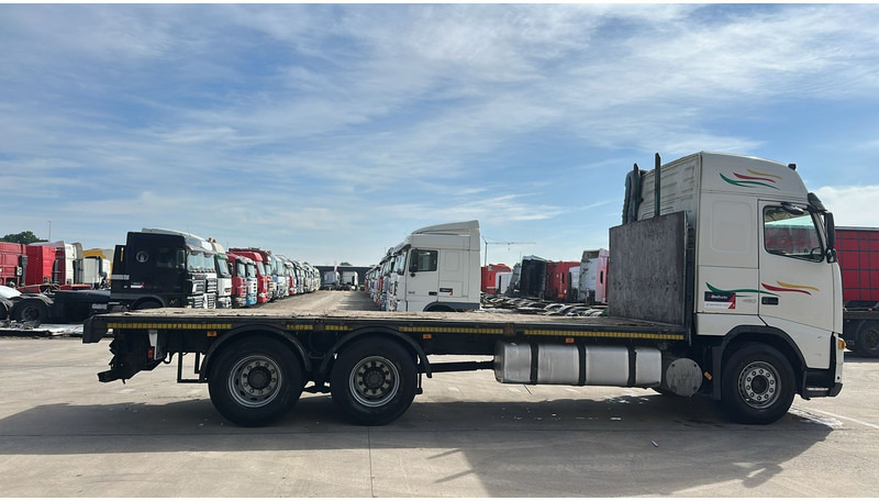 Volvo FH 12 - 460 (BOITE MANUELLE / MANUAL GEARBOX / 10 TYRES / 6X2 / AC / AIRCO) - Camião de caixa aberta/ Plataforma: foto 4 Volvo FH 12 - 460 (BOITE MANUELLE / MANUAL GEARBOX / 10 TYRES / 6X2 / AC / AIRCO) - Camião de caixa aberta/ Plataforma: foto 4