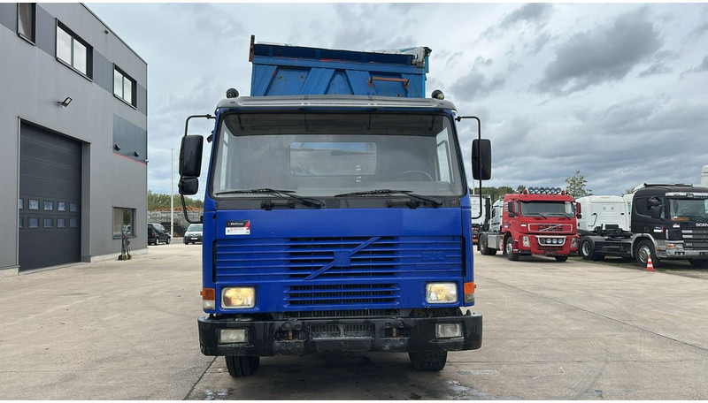 Volvo FL 12.380 (8X4 /STEEL SUSP. / BOITE MANUELLE / MANUAL GEARBOX) - Caminhão basculante: foto 2 Volvo FL 12.380 (8X4 /STEEL SUSP. / BOITE MANUELLE / MANUAL GEARBOX) - Caminhão basculante: foto 2