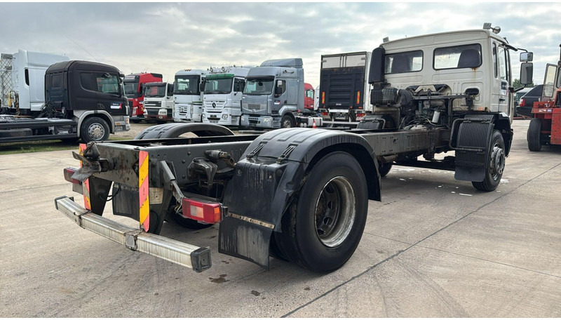 Volvo FL 220 (FULL STEEL SUSP. / 10 BOLTS / 18 TONS / VERY CLEAN CHASSIS !!! / CHASSIS 5.50M LENGHT) - Caminhão chassi: foto 4 Volvo FL 220 (FULL STEEL SUSP. / 10 BOLTS / 18 TONS / VERY CLEAN CHASSIS !!! / CHASSIS 5.50M LENGHT) - Caminhão chassi: foto 4