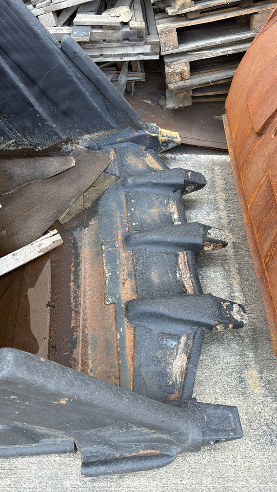 HITACHI ZX520/530 Cheap Second Hand Bucket - Balde escavadora: foto 3 HITACHI ZX520/530 Cheap Second Hand Bucket - Balde escavadora: foto 3