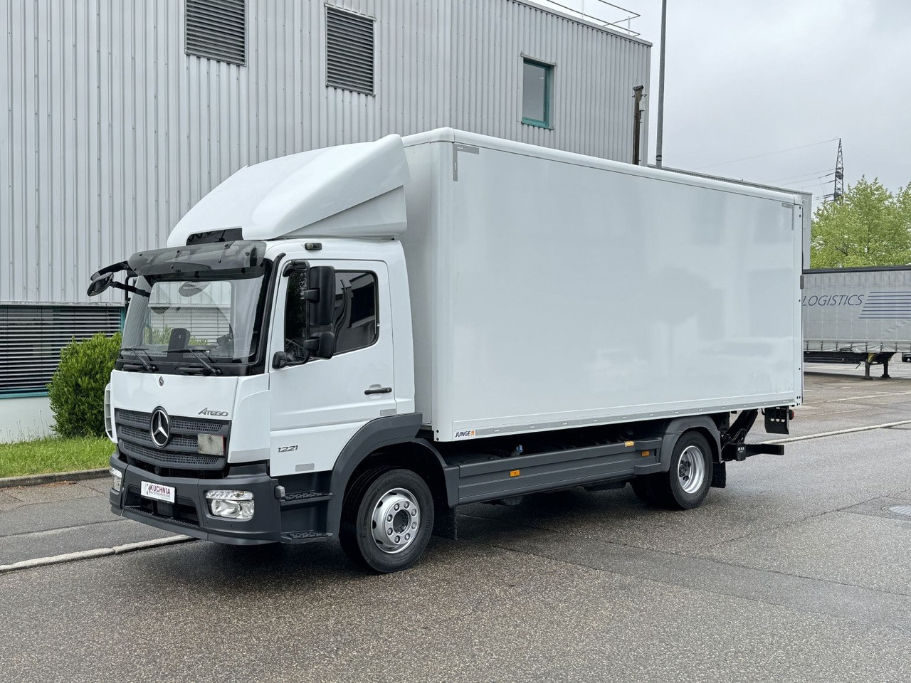 Mercedes-Benz Atego 1221 L Koffer 6,1m LBW AHK Klima TOP - Caminhão furgão: foto 3 Mercedes-Benz Atego 1221 L Koffer 6,1m LBW AHK Klima TOP - Caminhão furgão: foto 3