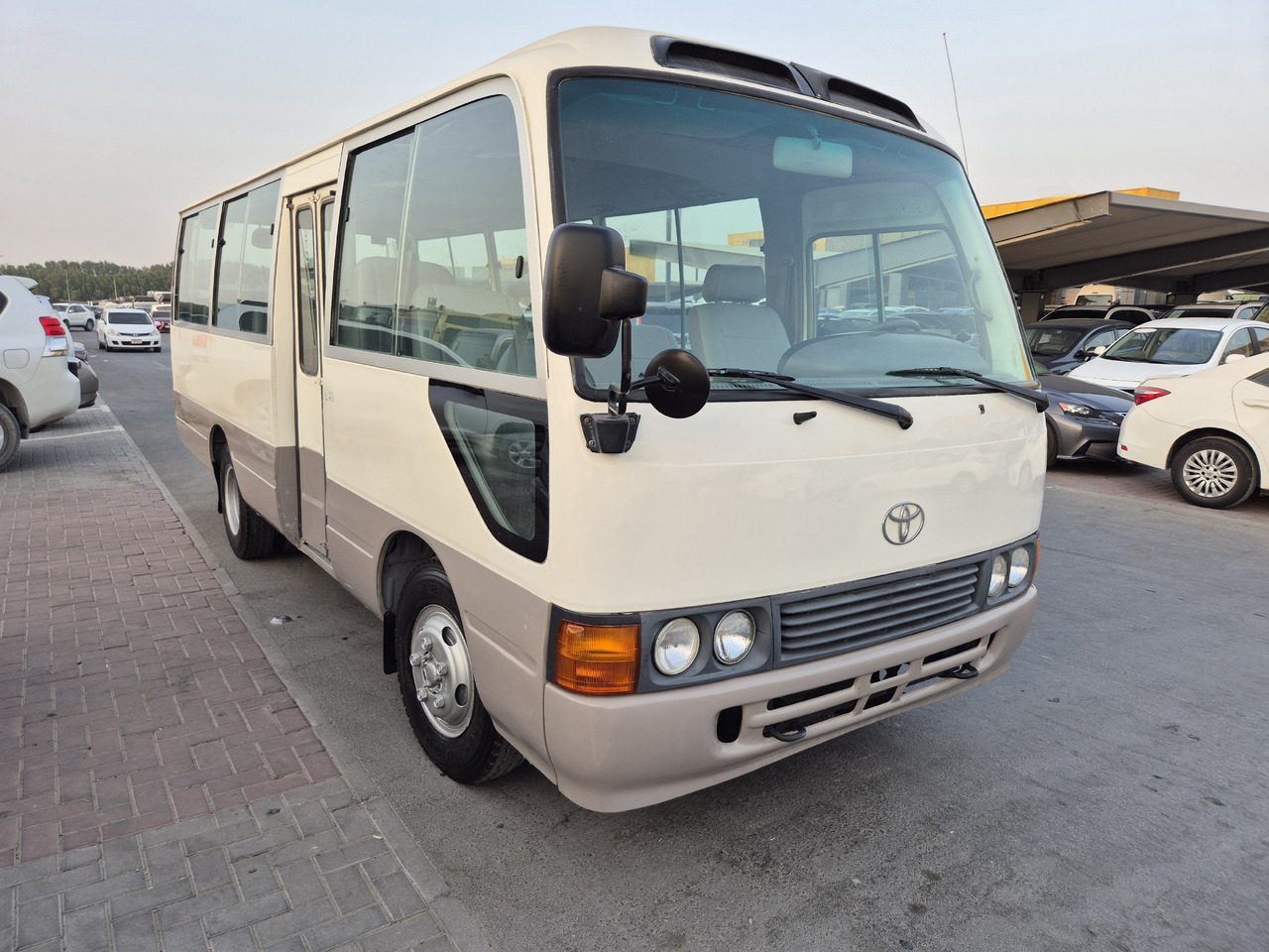 TOYOTA Coaster ... 25 places ...climatisé - Micro-ônibus, Furgão de passageiros: foto 1 TOYOTA Coaster ... 25 places ...climatisé - Micro-ônibus, Furgão de passageiros: foto 1