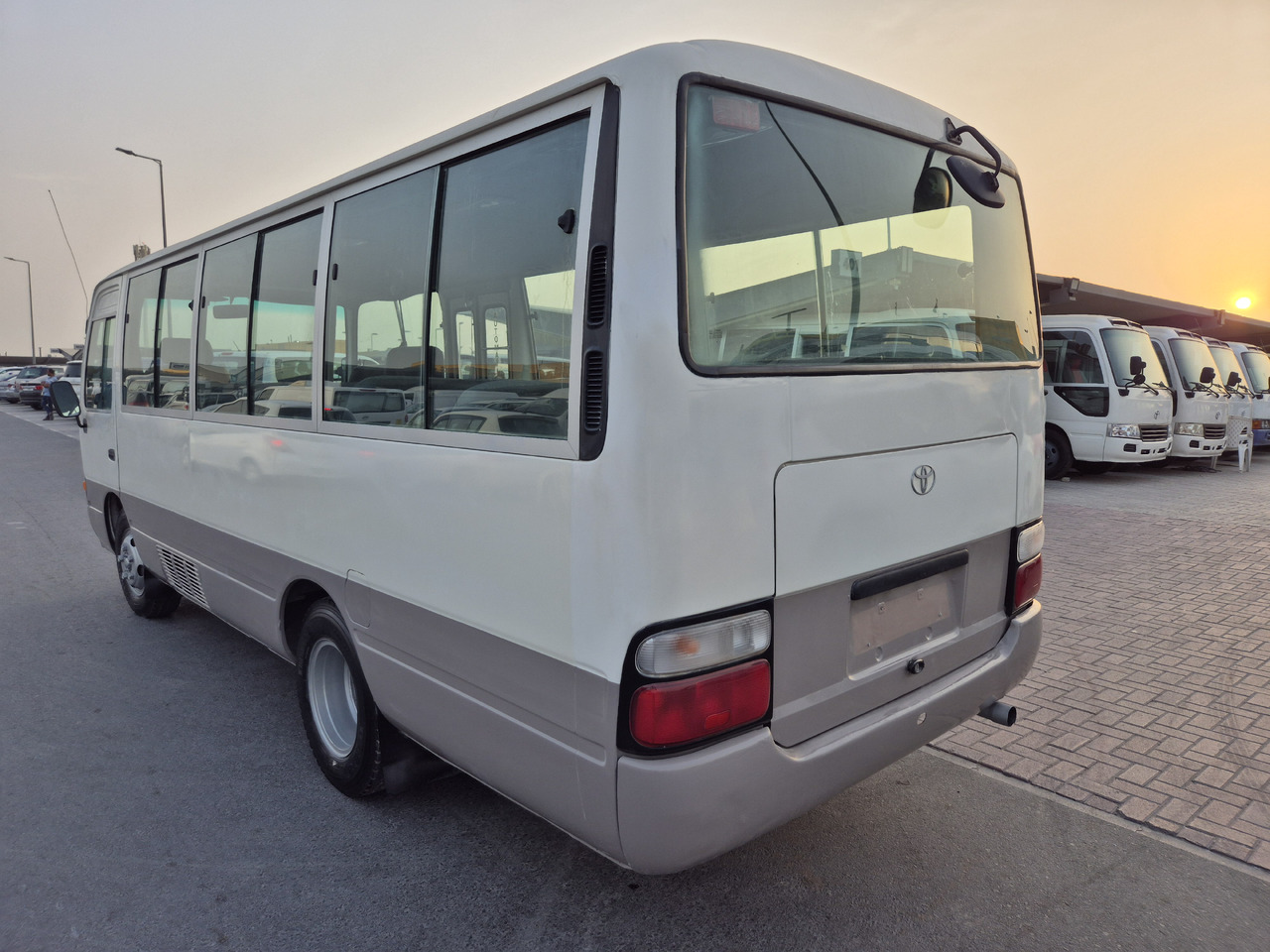 TOYOTA Coaster ... 25 places ...climatisé - Micro-ônibus, Furgão de passageiros: foto 3 TOYOTA Coaster ... 25 places ...climatisé - Micro-ônibus, Furgão de passageiros: foto 3