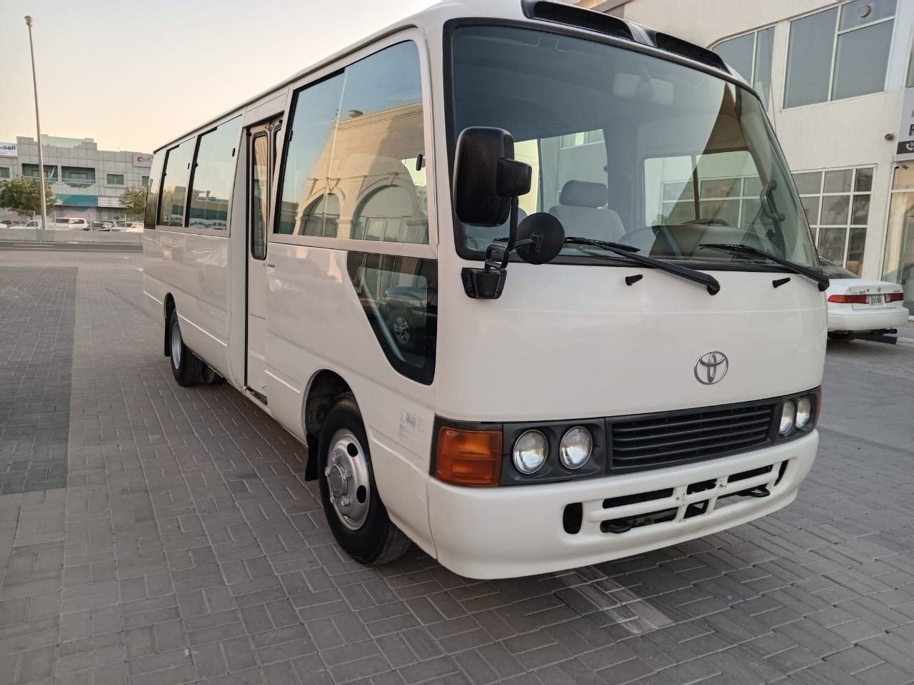 TOYOTA Coaster ... 30 places - diesel - climatisé ... BELGIQUE.. - Micro-ônibus, Furgão de passageiros: foto 2 TOYOTA Coaster ... 30 places - diesel - climatisé ... BELGIQUE.. - Micro-ônibus, Furgão de passageiros: foto 2