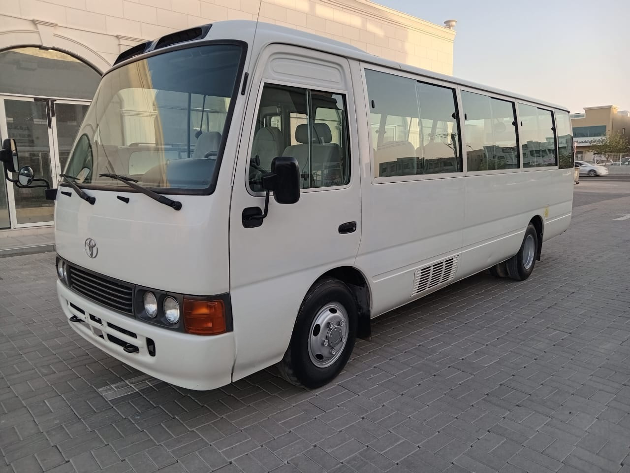 TOYOTA Coaster ... 30 places - diesel - climatisé ... BELGIQUE.. - Micro-ônibus, Furgão de passageiros: foto 1 TOYOTA Coaster ... 30 places - diesel - climatisé ... BELGIQUE.. - Micro-ônibus, Furgão de passageiros: foto 1