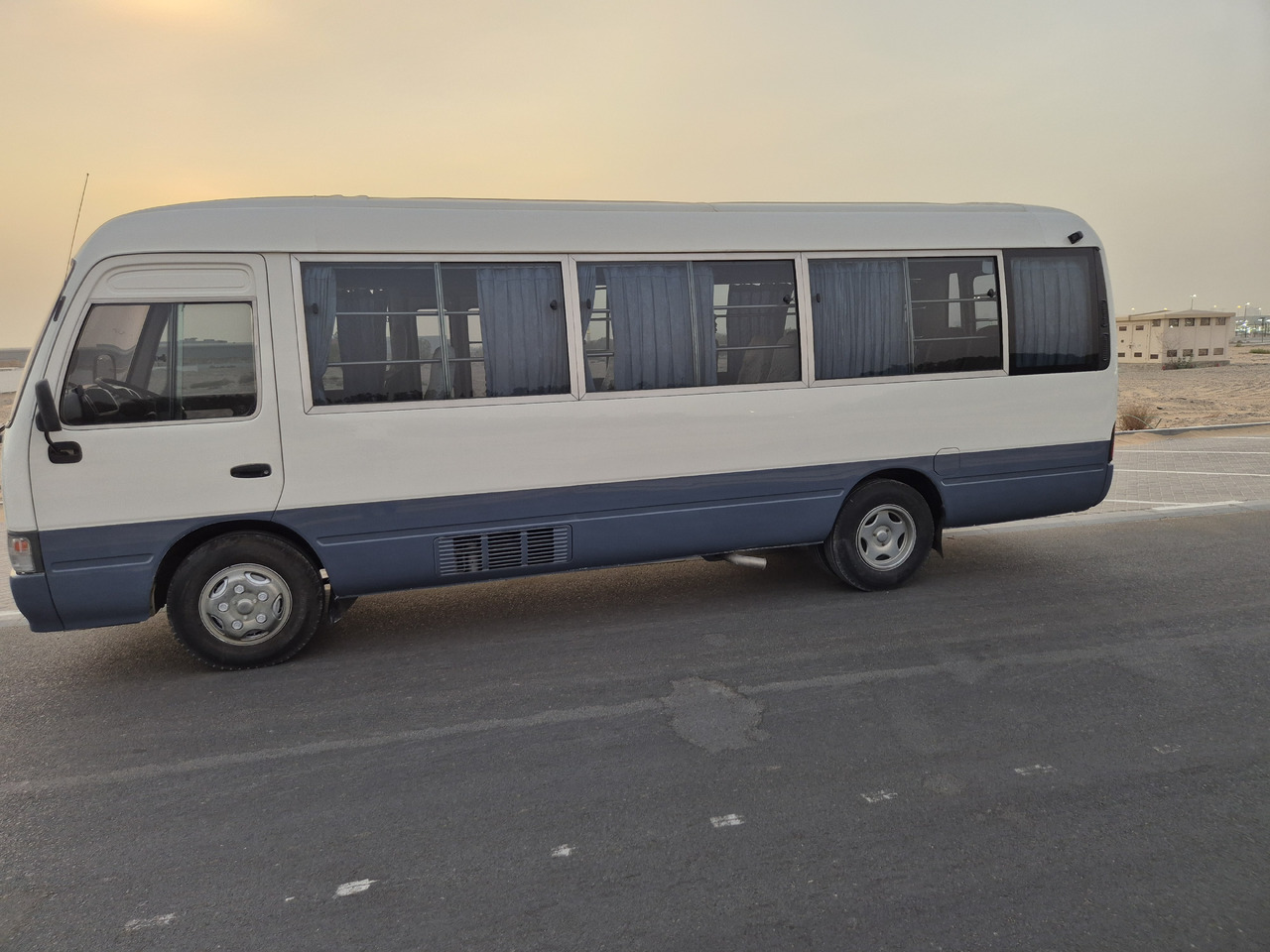Toyota Coaster ... 30 places - climatisé - Micro-ônibus, Furgão de passageiros: foto 3 Toyota Coaster ... 30 places - climatisé - Micro-ônibus, Furgão de passageiros: foto 3
