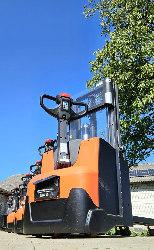 BT SWE 200 Staxio Toyota Initial lift, wstępne podnoszenie wideł, niski maszt - Stacker: foto 2 BT SWE 200 Staxio Toyota Initial lift, wstępne podnoszenie wideł, niski maszt - Stacker: foto 2