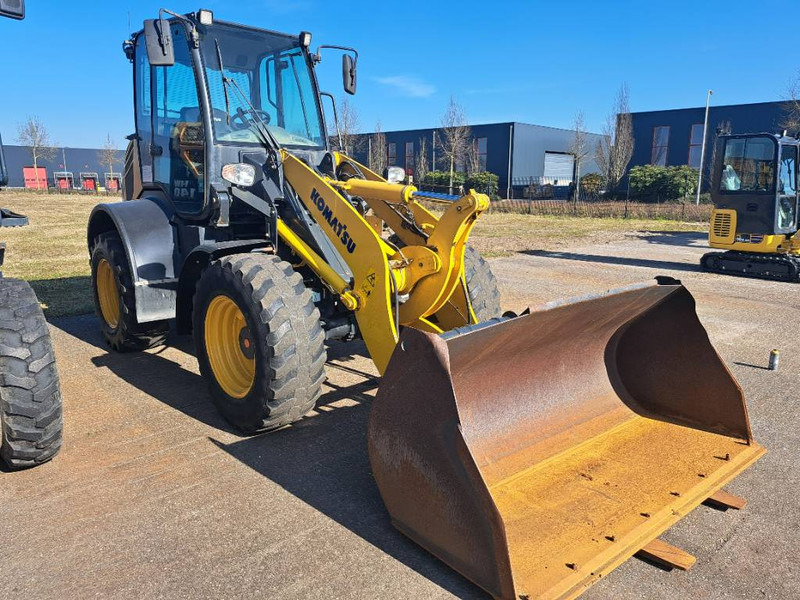 Komatsu WA100-8E0 - Carregadeira de rodas: foto 2 Komatsu WA100-8E0 - Carregadeira de rodas: foto 2