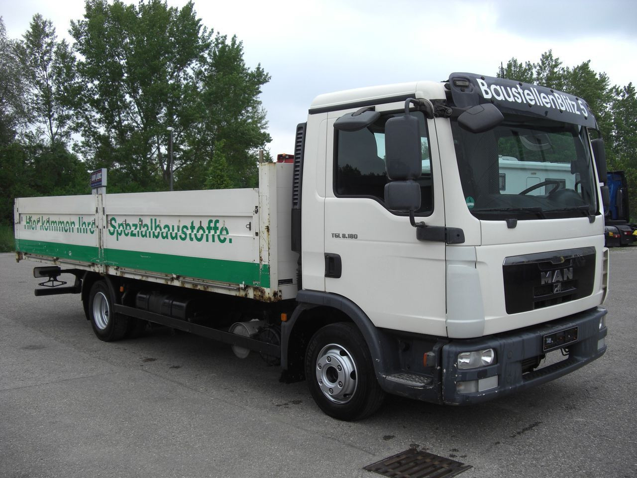 MAN 8180L Baustoffpritsche MAN 8180L Baustoffpritsche - Furgão caixa aberta: foto 1 MAN 8180L Baustoffpritsche MAN 8180L Baustoffpritsche - Furgão caixa aberta: foto 1