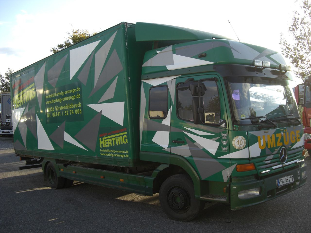 Mercedes-Benz 823L - Caminhão furgão: foto 2 Mercedes-Benz 823L - Caminhão furgão: foto 2