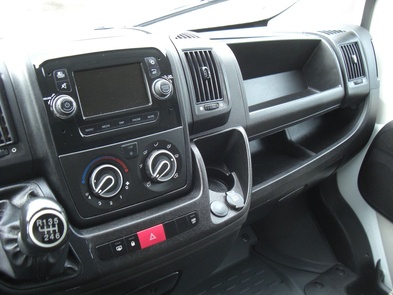 Furgão compacto Peugeot BOXER 2,0 KURZ/NIEDRIG: foto 13