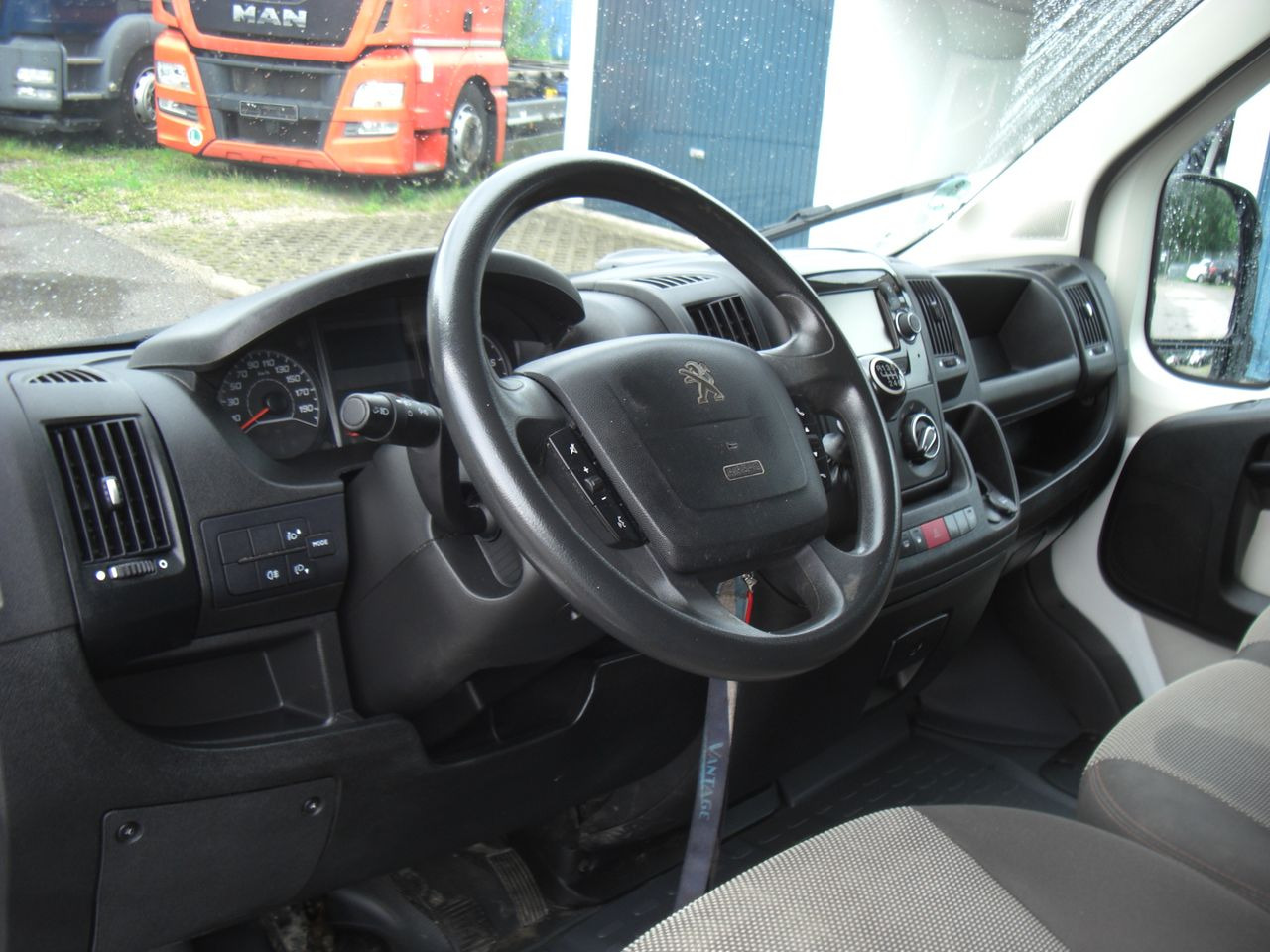 Furgão compacto Peugeot BOXER 2,0 KURZ/NIEDRIG: foto 11