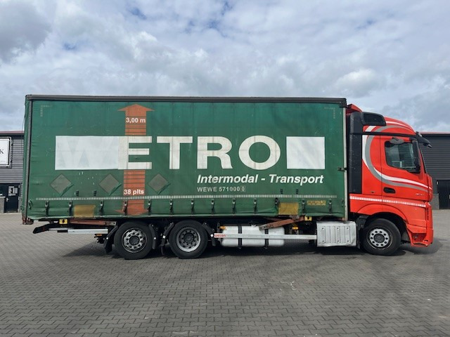 Mercedes Benz Actros 2642 6x2 Mega BDF met zeilbak - Caminhão com lona: foto 5 Mercedes Benz Actros 2642 6x2 Mega BDF met zeilbak - Caminhão com lona: foto 5
