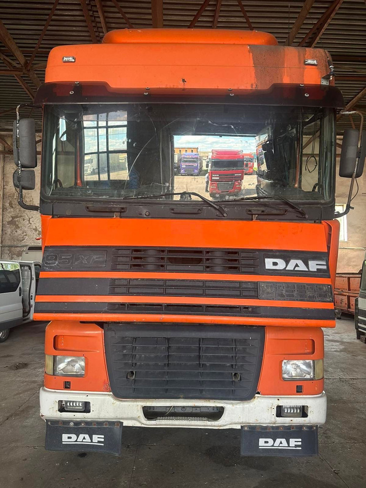 DAF XF 95 Tractor unit - Tractor: foto 1 DAF XF 95 Tractor unit - Tractor: foto 1