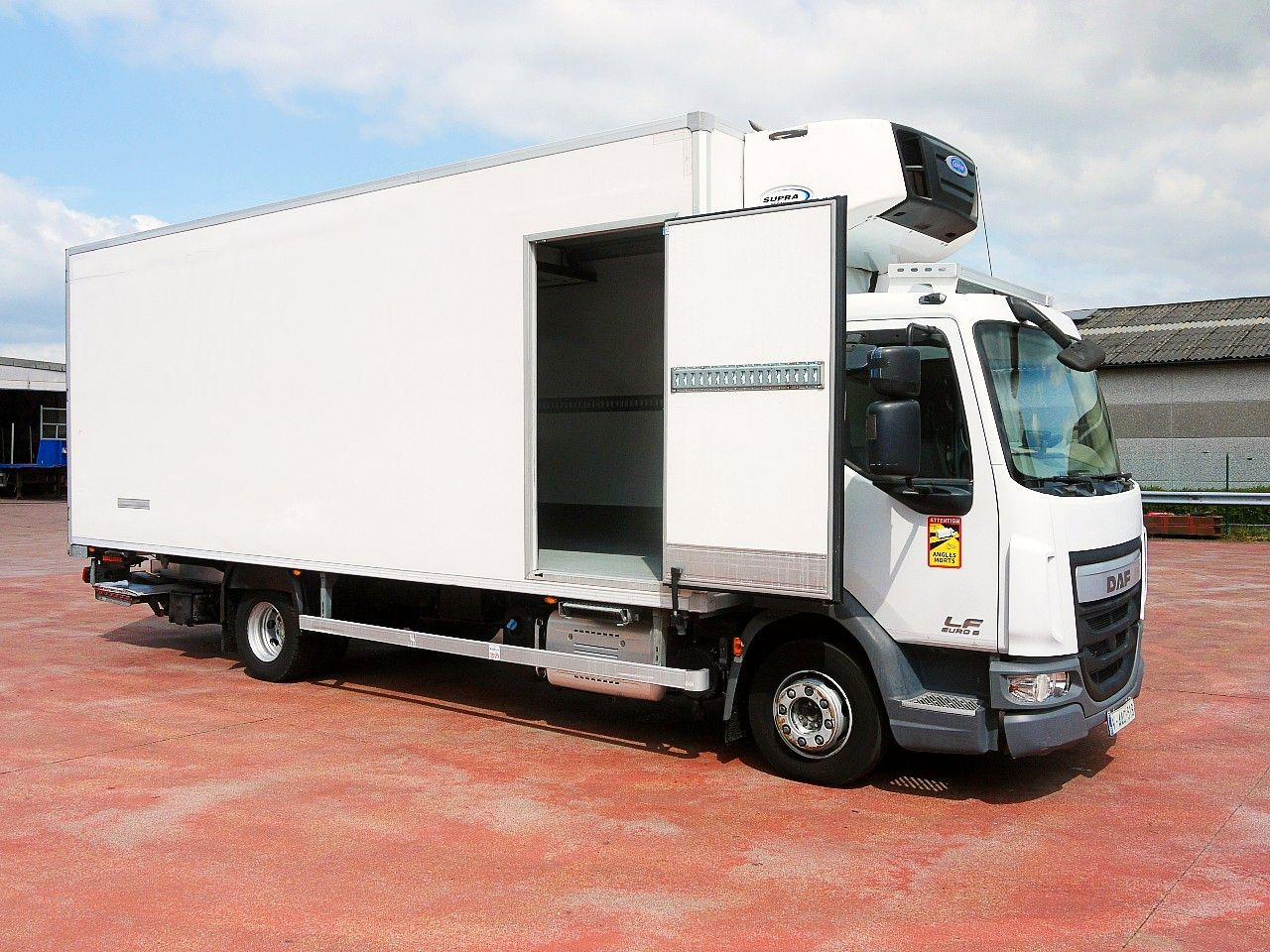 DAF 180.12 LF FA KUHLKOFFER CARRIER SUPRA 850 MULTI - Caminhão frigorífico: foto 3 DAF 180.12 LF FA KUHLKOFFER CARRIER SUPRA 850 MULTI - Caminhão frigorífico: foto 3