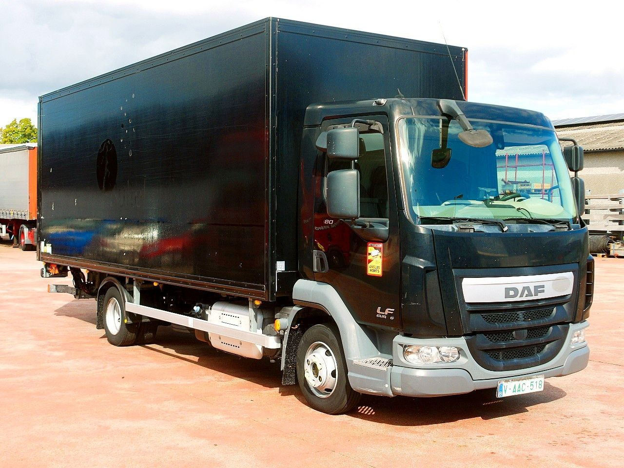 DAF LF FA 180 MEUBEL KOFFER LBW LUFT FEDERUNG AIRCO - Caminhão furgão: foto 2 DAF LF FA 180 MEUBEL KOFFER LBW LUFT FEDERUNG AIRCO - Caminhão furgão: foto 2