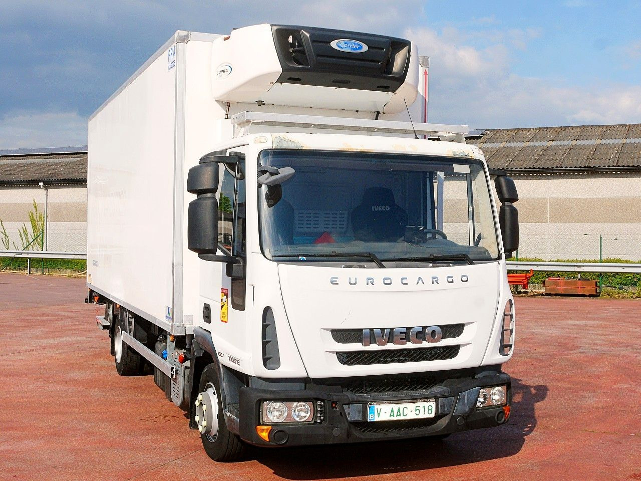 Iveco 100E18 EUROCARGO KUHLKOFFER CARRIER SUPRA 175tkm Iveco 100E18 EUROCARGO KUHLKOFFER CARRIER SUPRA 175tkm - Caminhão frigorífico: foto 1 Iveco 100E18 EUROCARGO KUHLKOFFER CARRIER SUPRA 175tkm Iveco 100E18 EUROCARGO KUHLKOFFER CARRIER SUPRA 175tkm - Caminhão frigorífico: foto 1