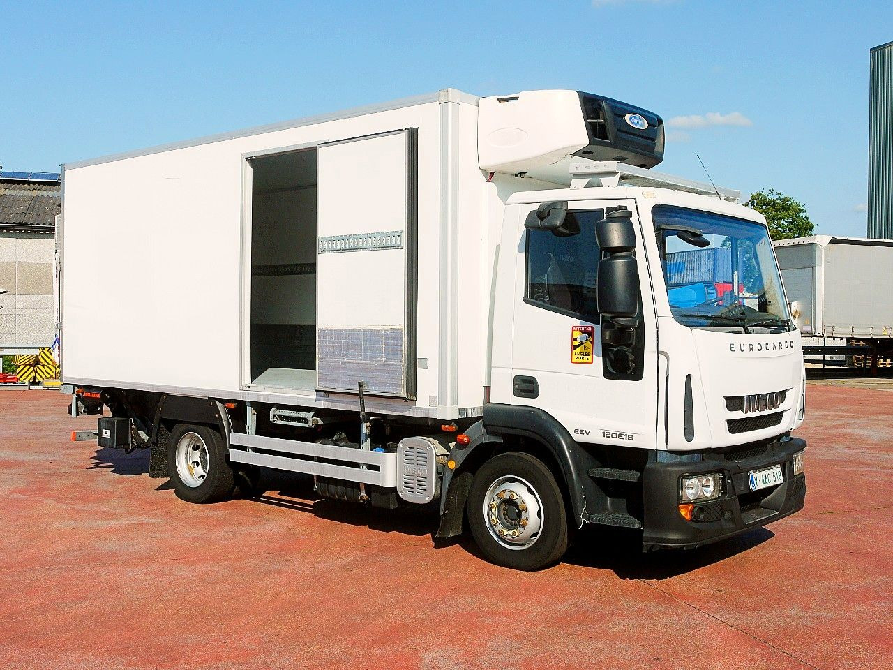 Iveco 120E18 EUROCARGO KUHLKOFFER CARRIER SUPRA 550 - Caminhão frigorífico: foto 3 Iveco 120E18 EUROCARGO KUHLKOFFER CARRIER SUPRA 550 - Caminhão frigorífico: foto 3