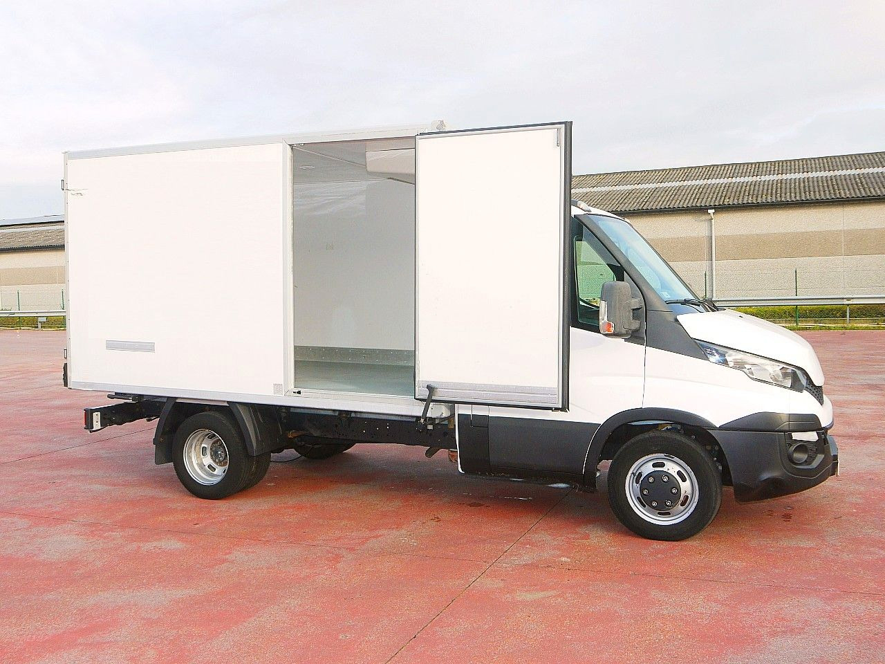 Iveco 35C13 DAILY KUHLKOFFER CARRIER XARIOS 350 -29C - Carrinha frigorífica: foto 3 Iveco 35C13 DAILY KUHLKOFFER CARRIER XARIOS 350 -29C - Carrinha frigorífica: foto 3
