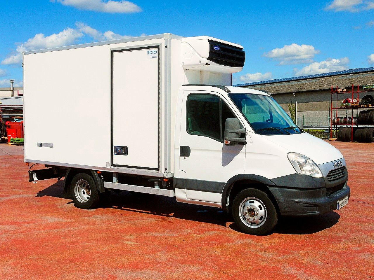 Iveco 35C13 DAILY KUHLKOFFER CARRIER XARIOS 600 MULTI - Carrinha frigorífica: foto 2 Iveco 35C13 DAILY KUHLKOFFER CARRIER XARIOS 600 MULTI - Carrinha frigorífica: foto 2